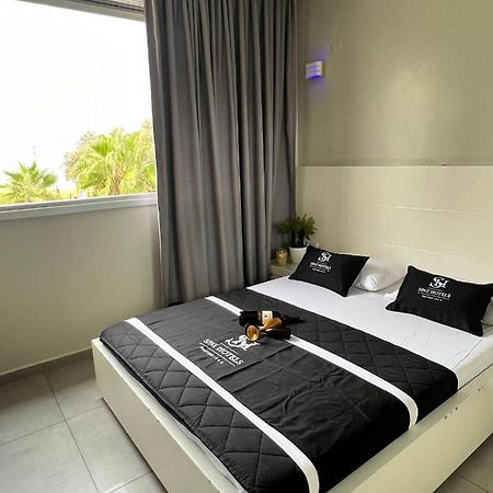 Motel Hofim Bat Yam Exterior foto